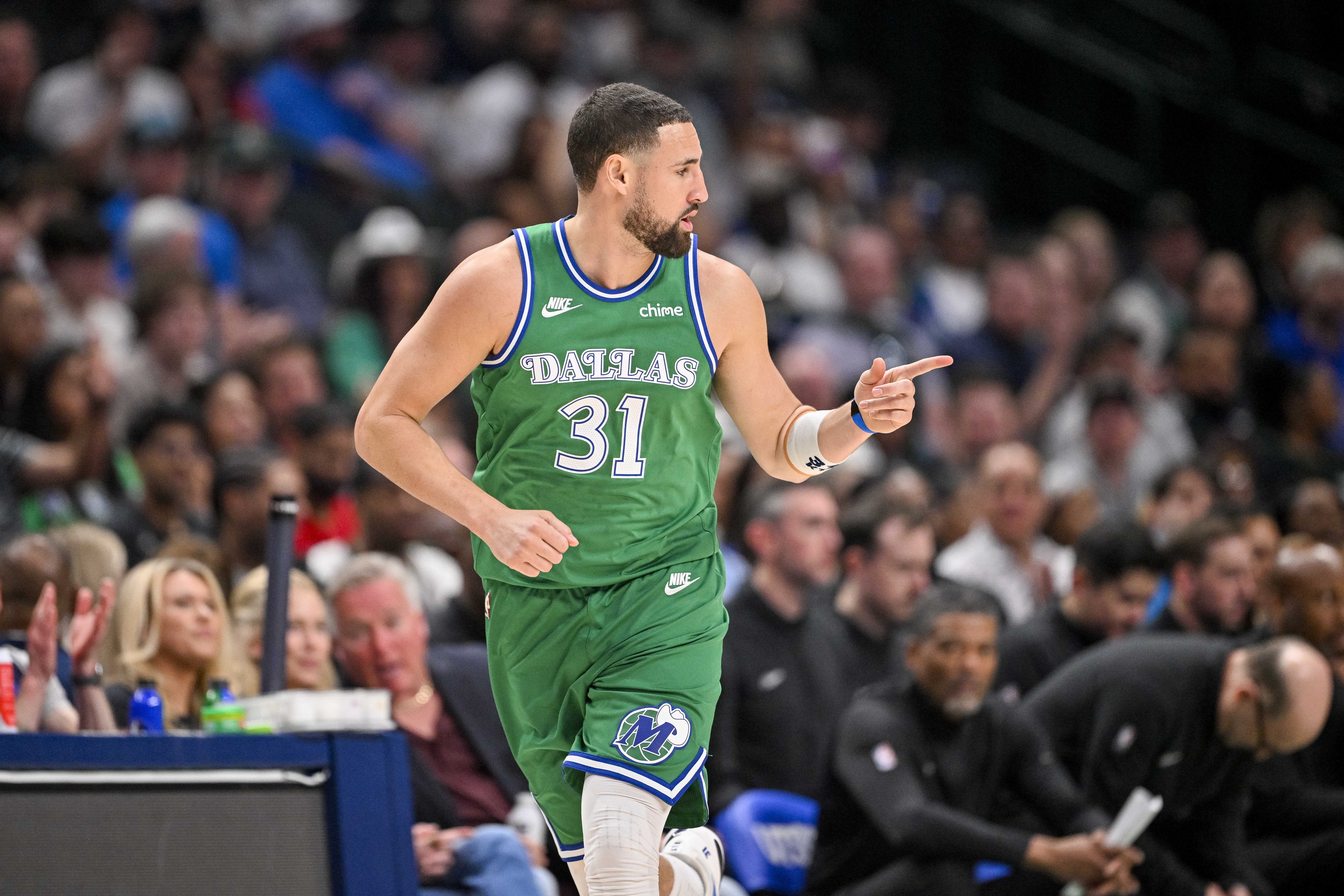 c7娱乐-开场就有发挥！克莱首节5中3&amp;三分4中2 独得8分助队追分